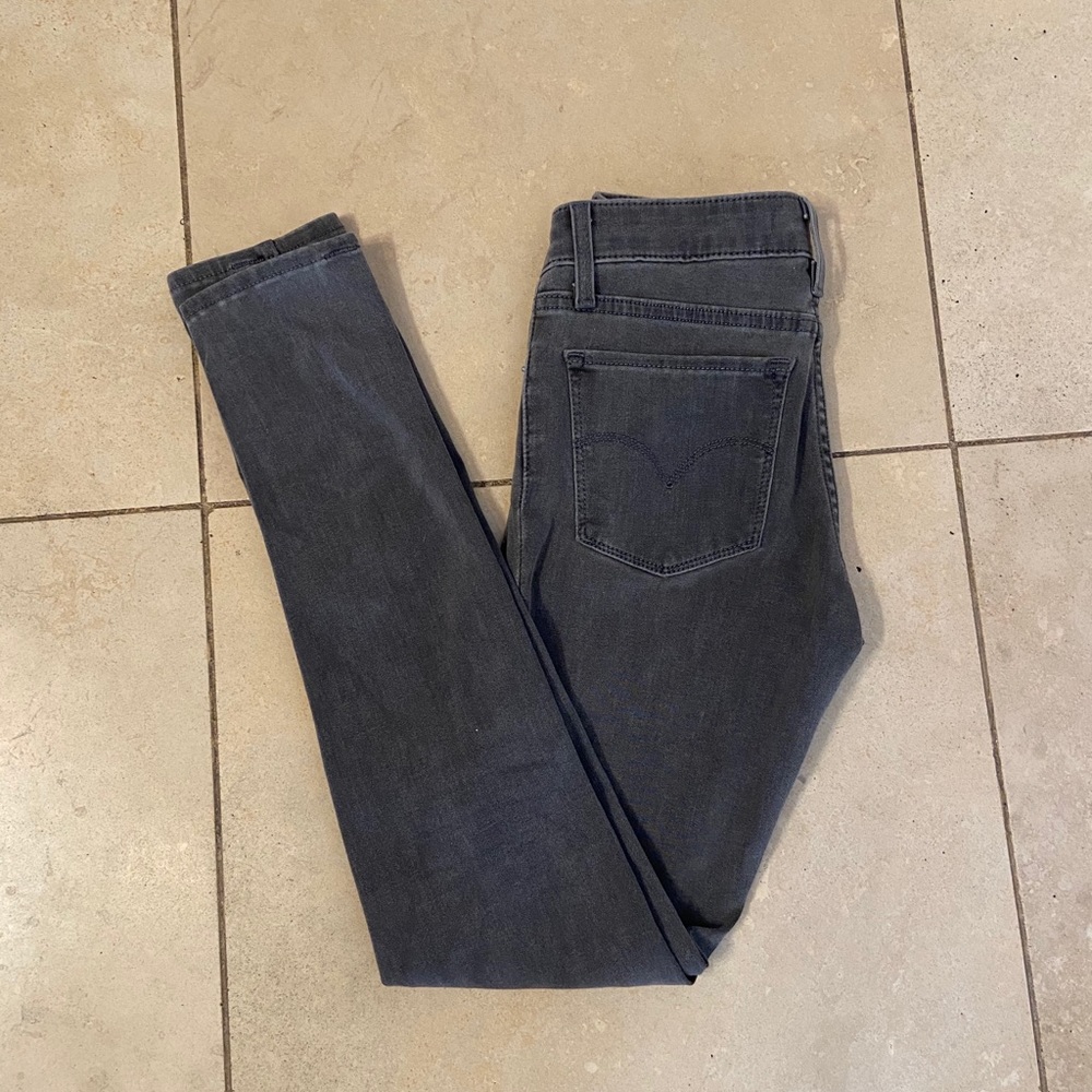 New w/o tags Levi’s size 24 711 Skinny jeans- grey